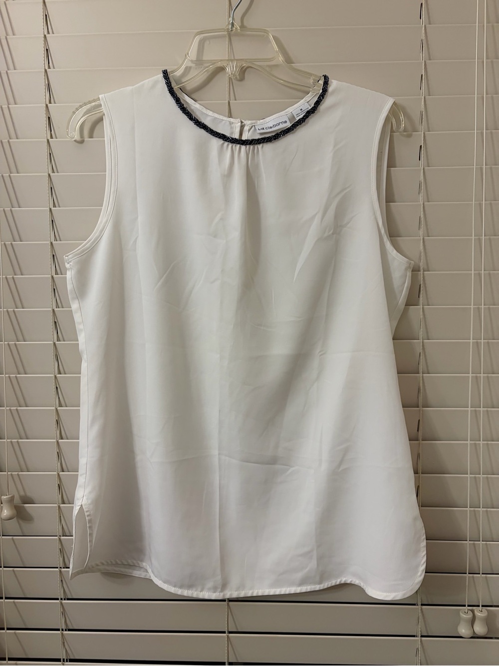 Liz Claiborne Women’s Medium White Sleeveless Blouse Black Beaded Neckline Top M
